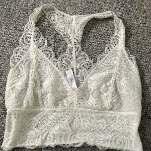 Bralette never worn, too small for me.